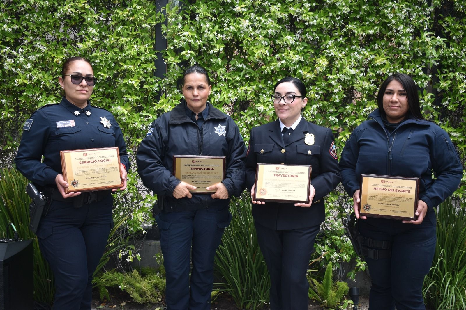 Reconoce alcaldesa Montserrat Caballero a más de cien mamás policías y bomberas