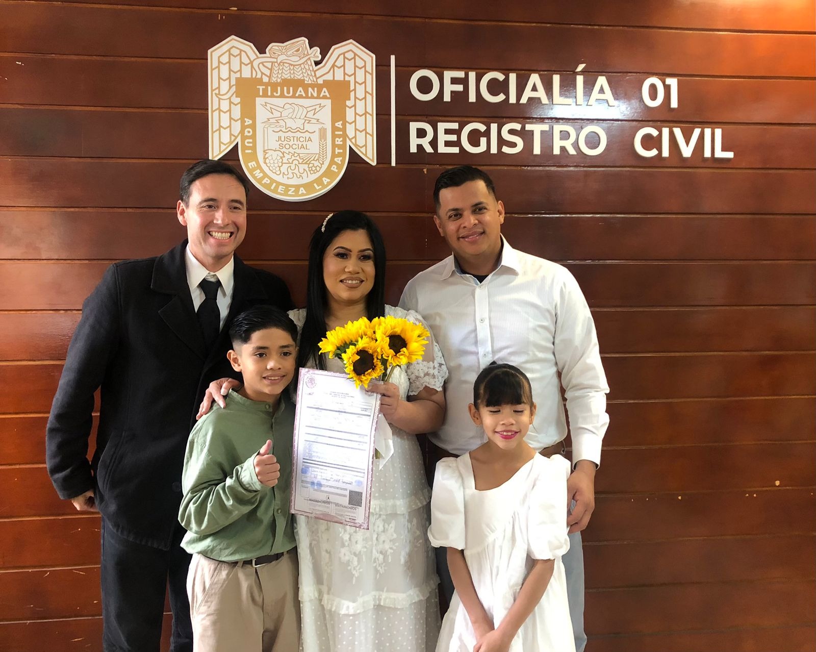 Alcaldesa apoya a pareja venezolana de albergue temporal reforma para formalizar su matrimonio