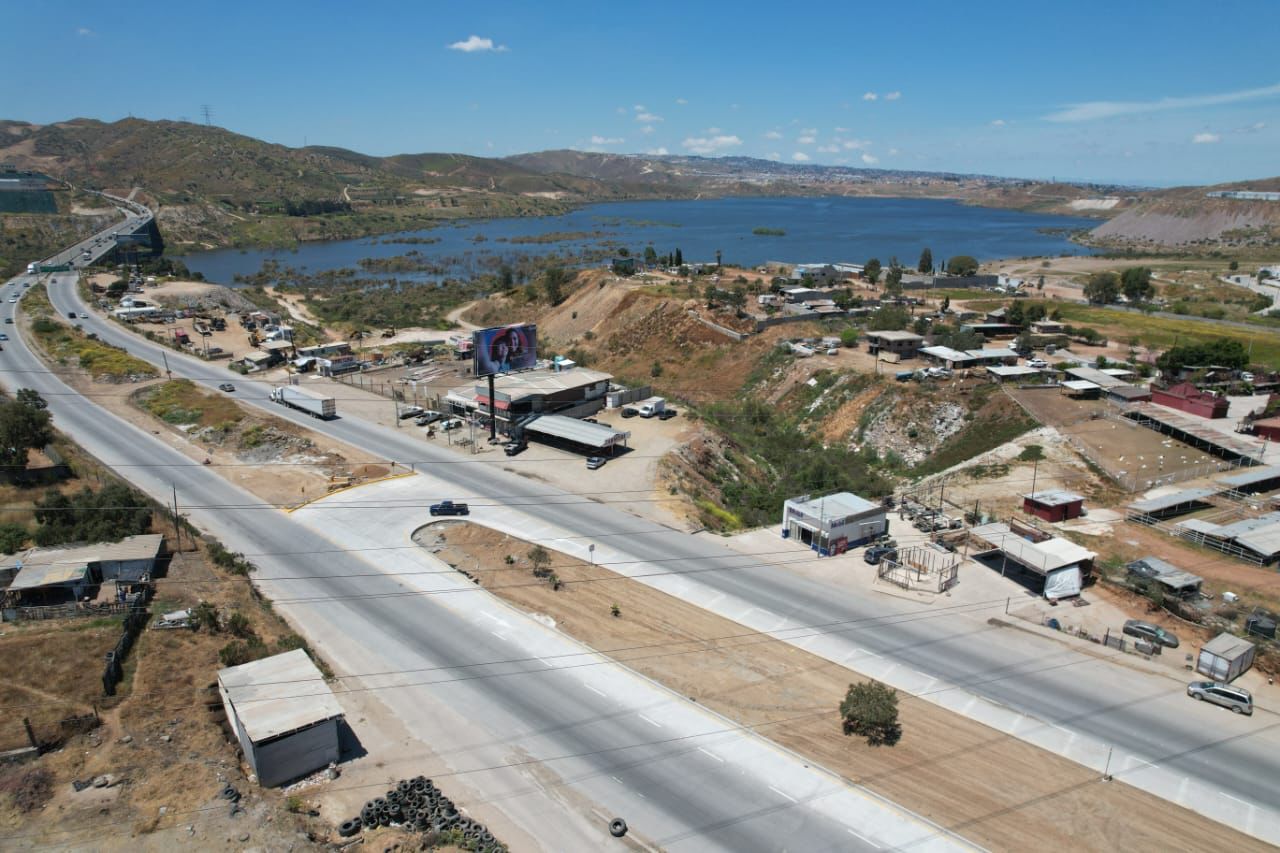 Reconstruye y moderniza SIDURT retorno de corredor Tijuana-Rosarito 2000 a la altura de Valle Bonito