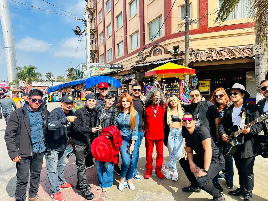 Graban vídeo musical de “Quiéreme” en el centro de Tijuana