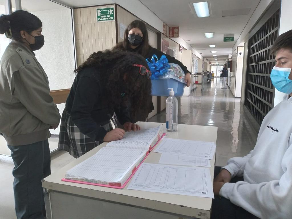 Suman esfuerzos alumnas de CONALEP BC con el voluntariado del IMSS