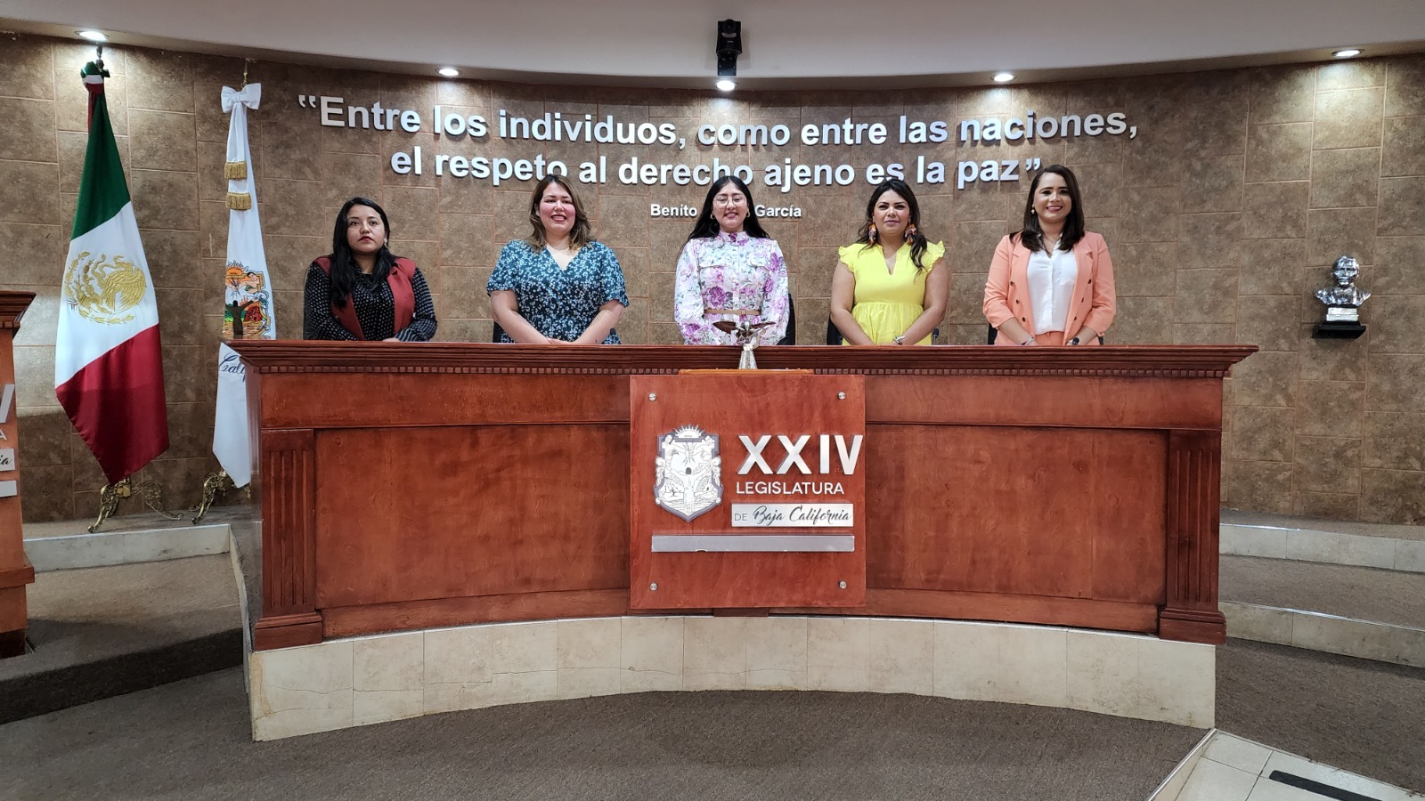 Develan en el congreso placa conmemorativa de mujeres pioneras de Baja California