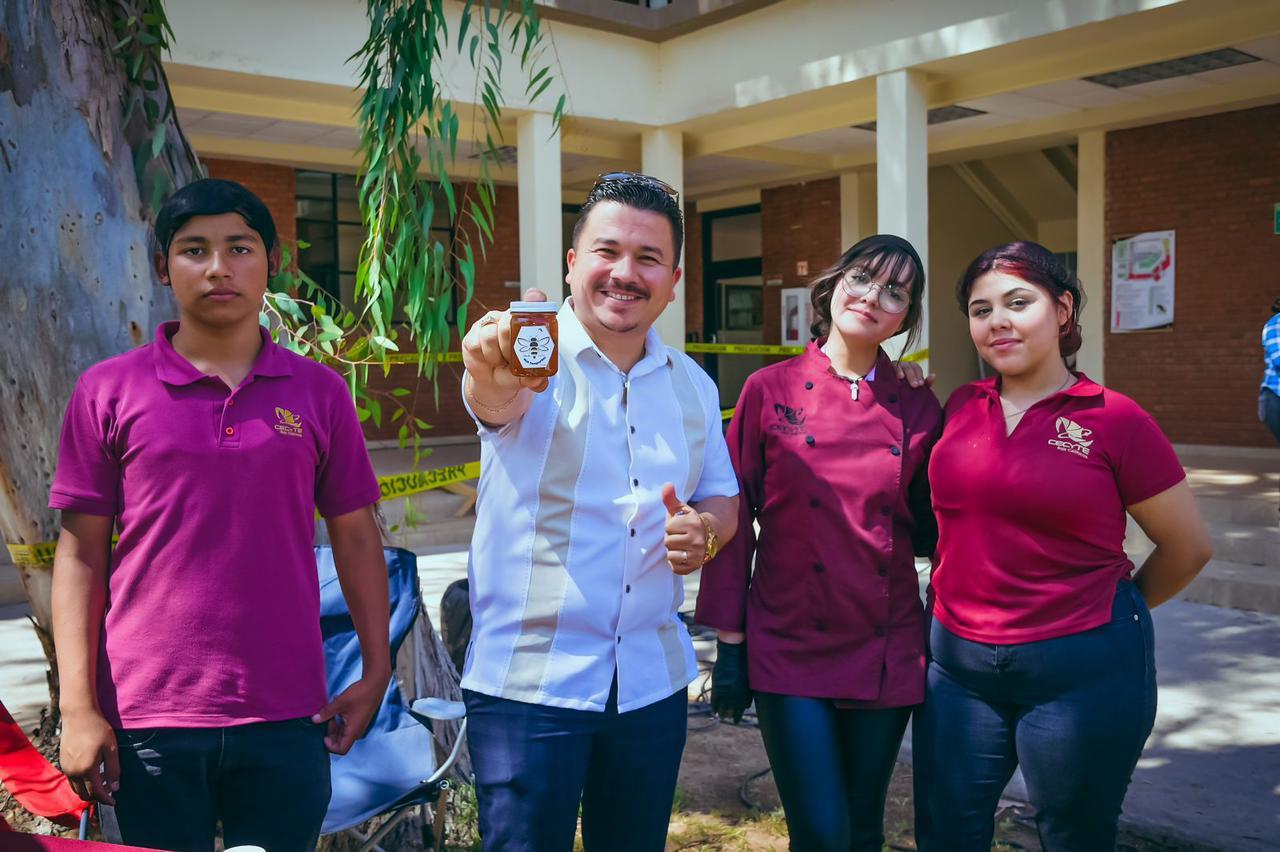 Presentan estudiantes del CECyTE BC habilidades en muestra gastronómica