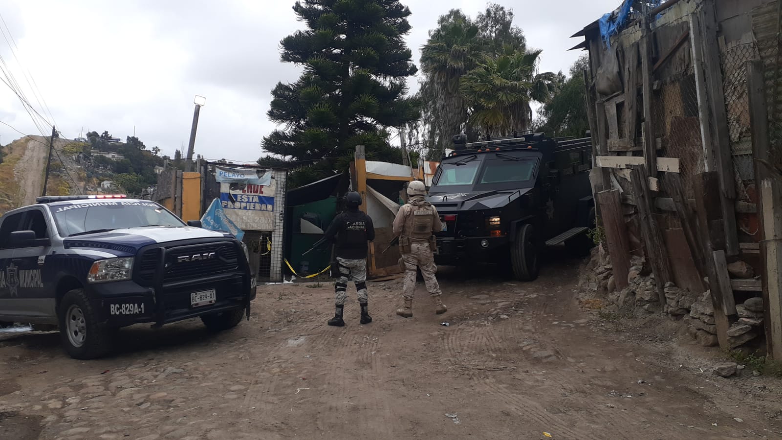 Policía Municipal de Tijuana y la Secretaría de la defensa nacional aseguran droga y resguardan un predio donde se presume existe un túnel hacia el territorio americano