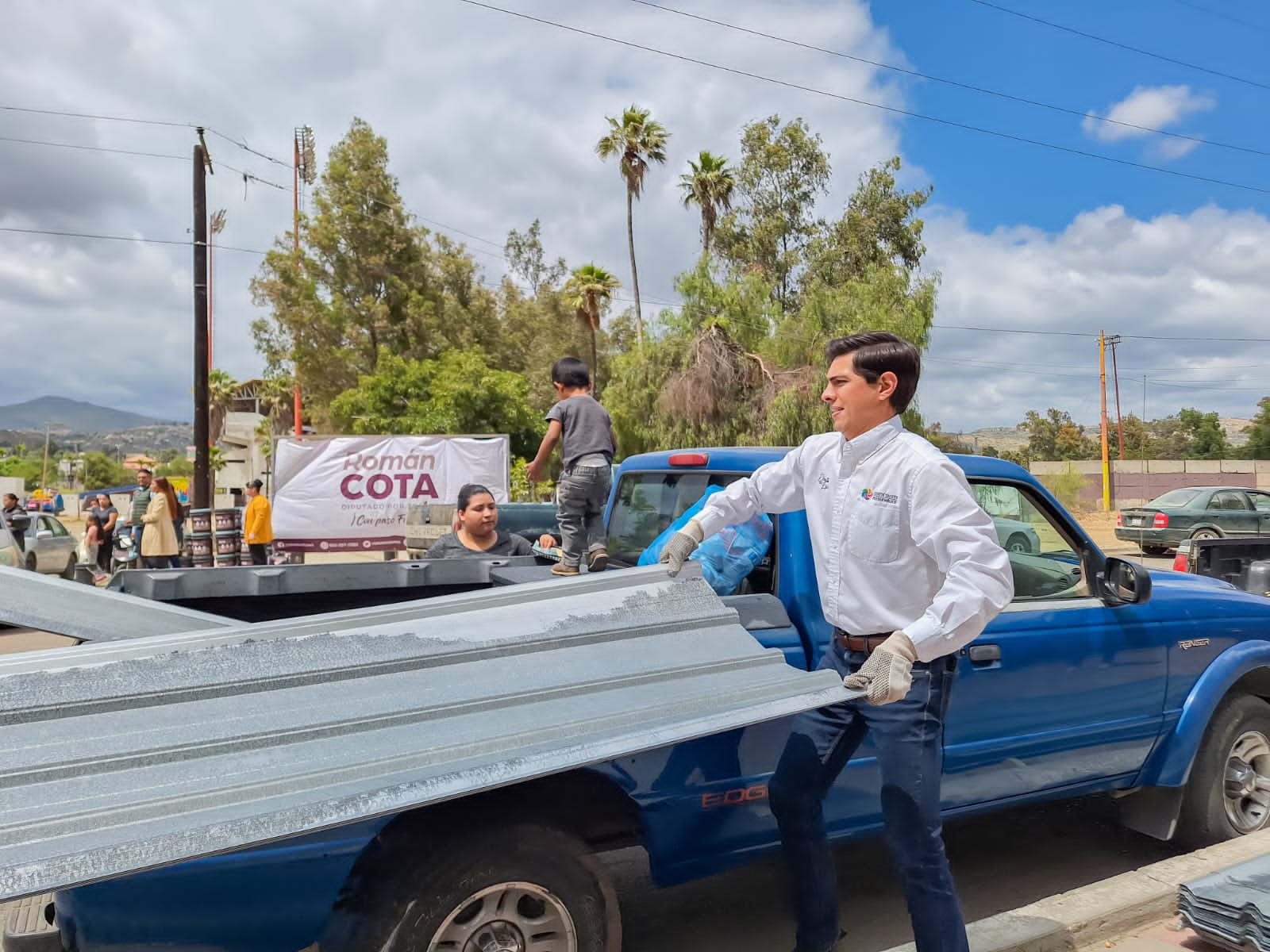 Continúa la entrega de lámina y pintura a usuarios inscritos en “Construyendo X Tecate”