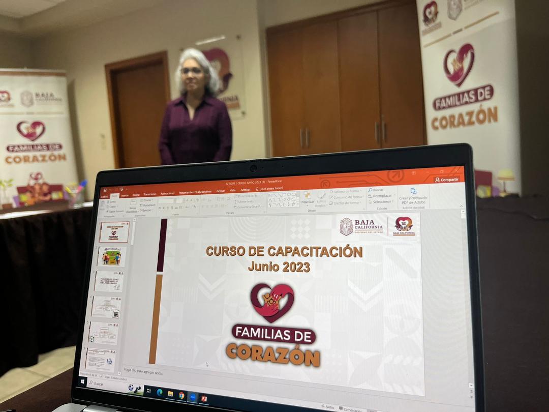 Prepara DIF Baja California a futuras familias de corazón