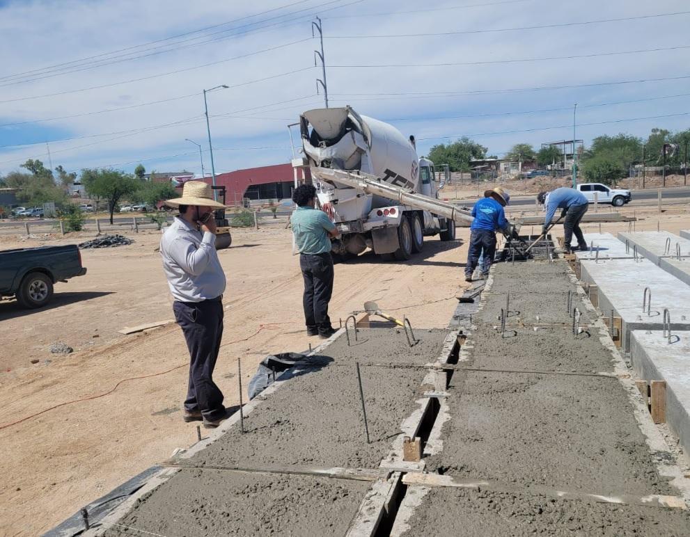 Avanza SIDURT en rehabilitación de camellones en calzada de los presidentes en Mexicali