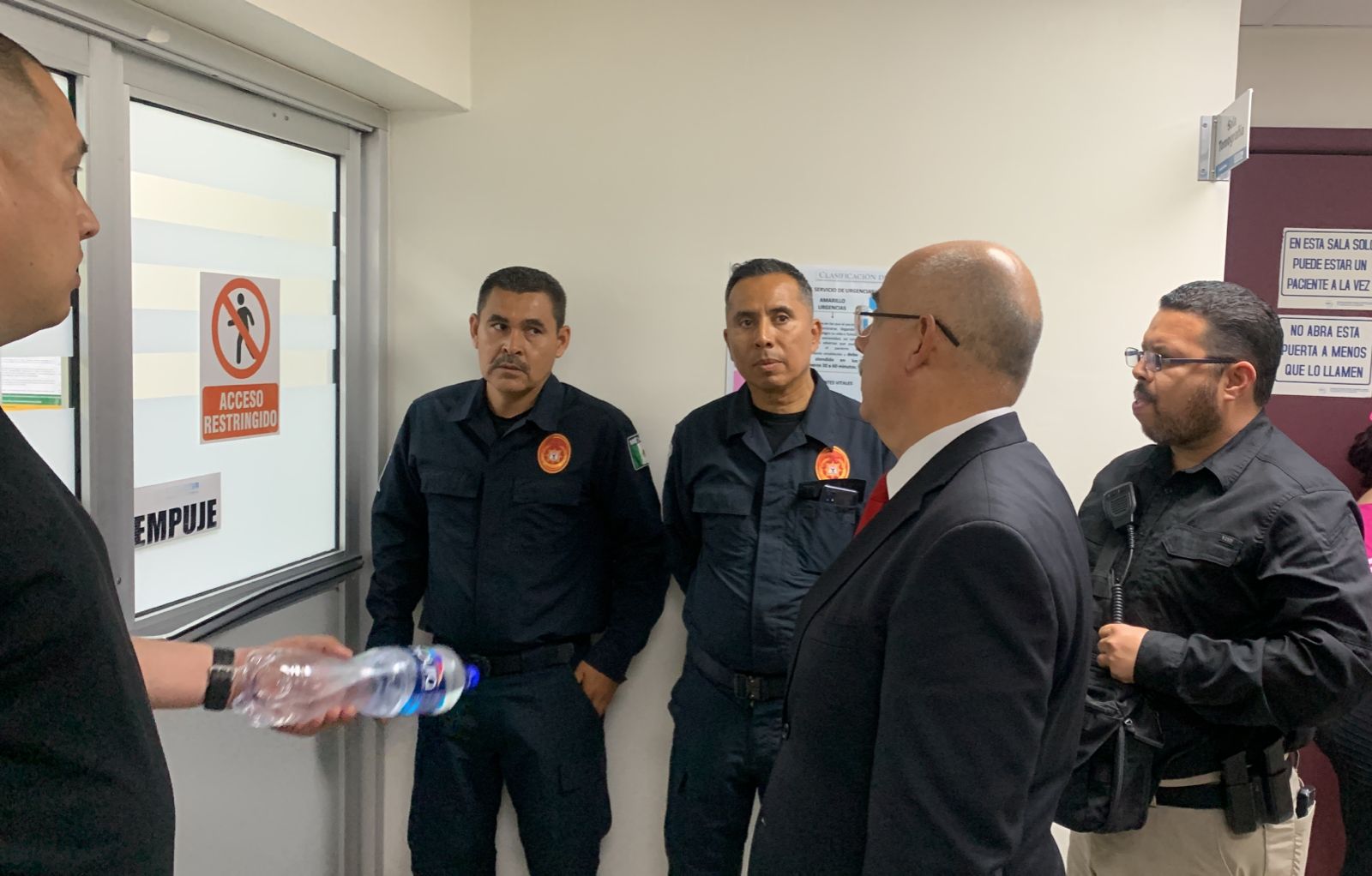 VISITA SECRETARIO DE SEGURIDAD A ELEMENTOS INTOXICADOS POR GAS AMONIACO