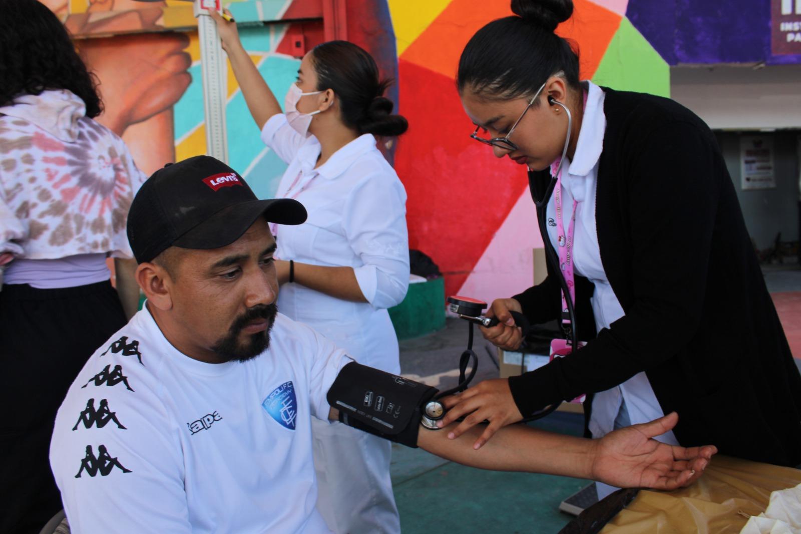 Garantizan servicios gratuitos para toda la familia en centros de salud fijos y móviles