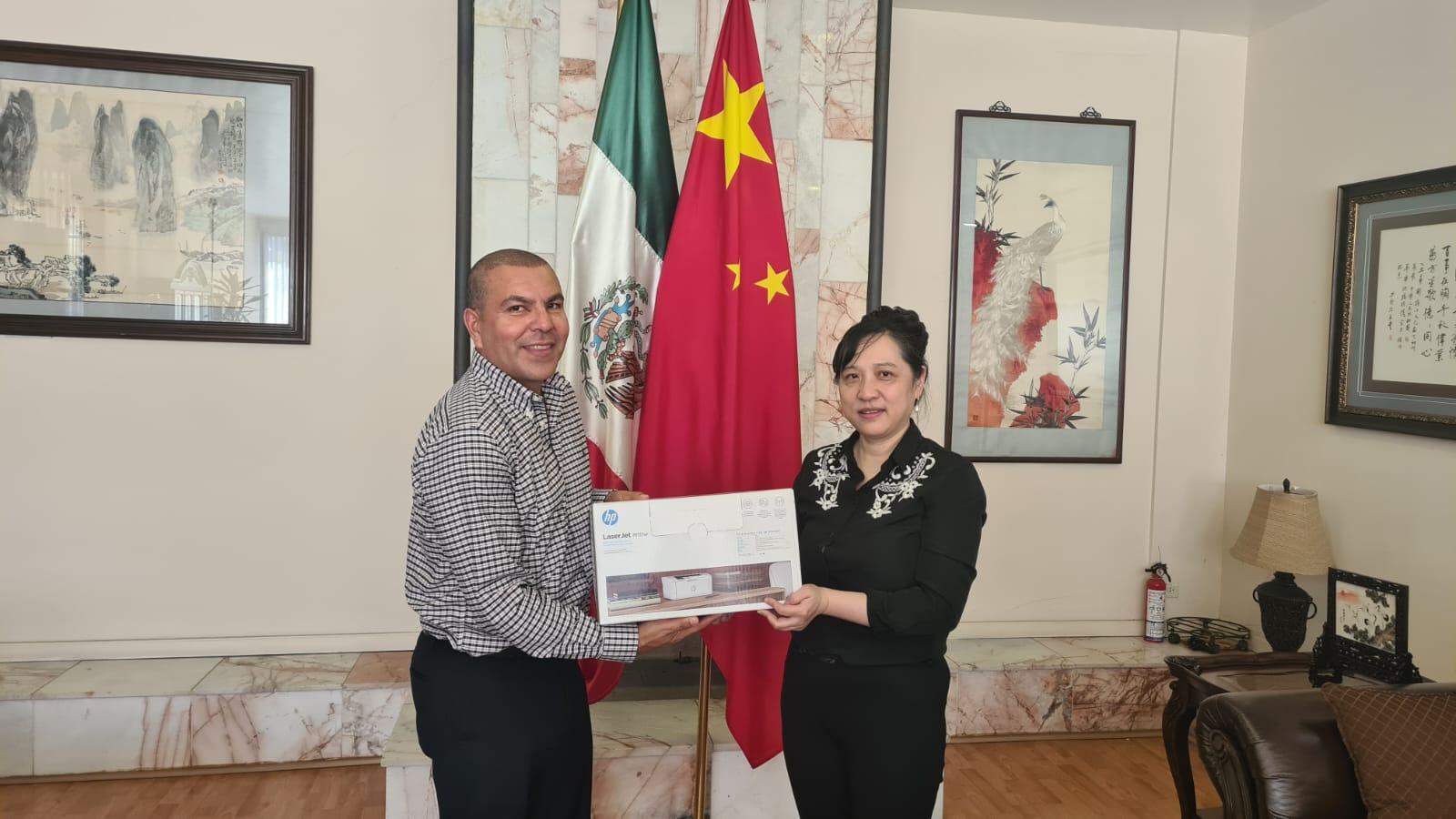 Recibe COEPRIS BC donación de equipo de cómputo por parte del consulado de China en Tijuana