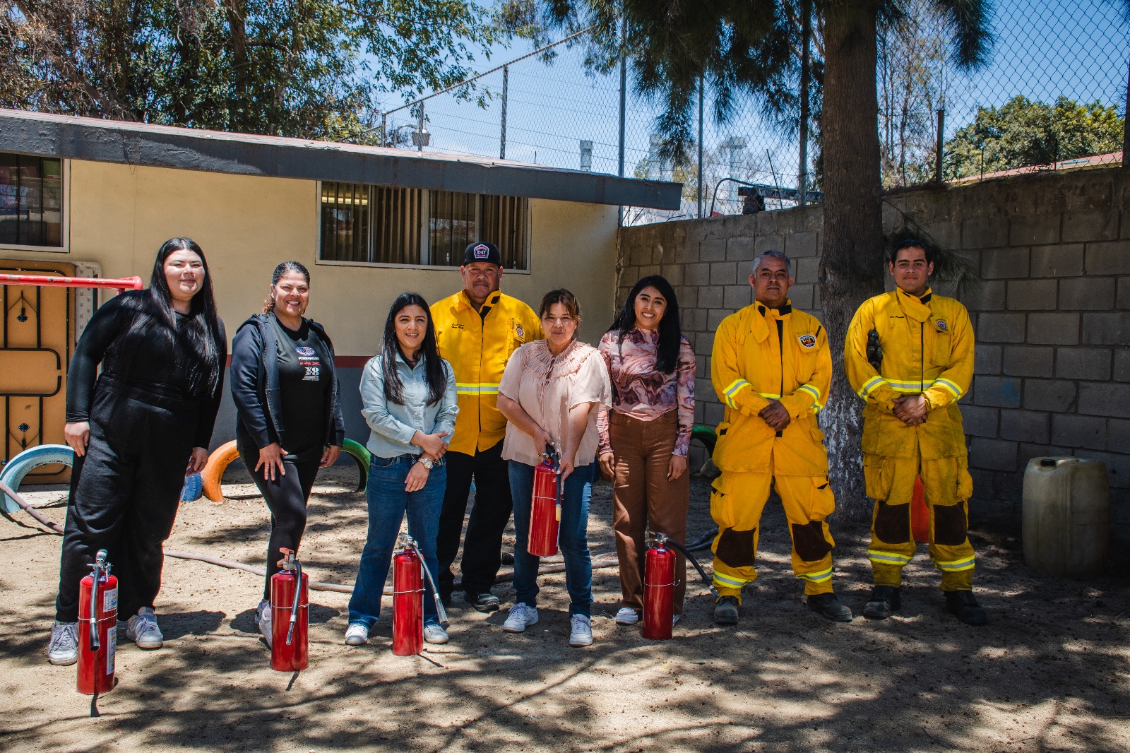 Capacitan Bomberos de Tijuana a docentes de escuelas municipales