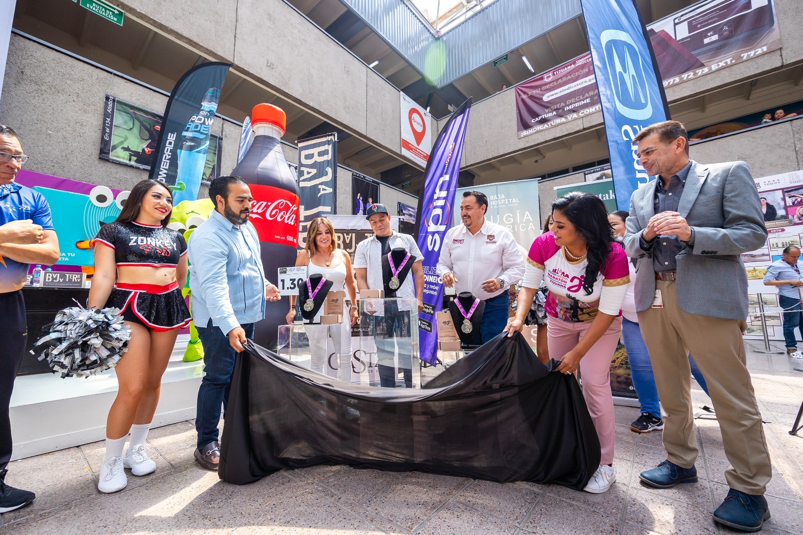 Presentan playera y medalla para 28 Medio Maratón Internacional de Tijuana