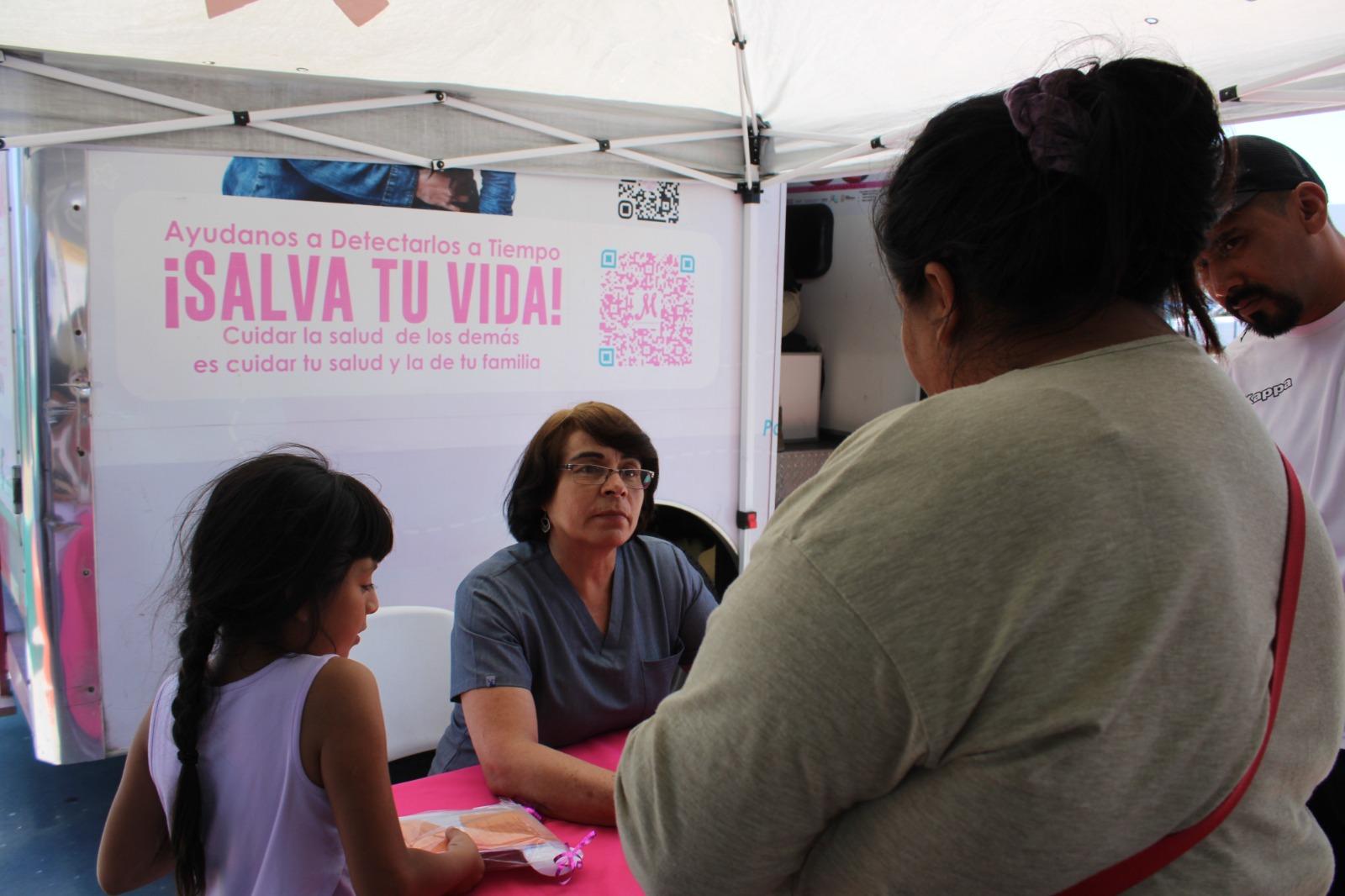 Presta unidad móvil para detección oportuna de cáncer servicios en centro comunitario de poblado “Maclovio Rojas”