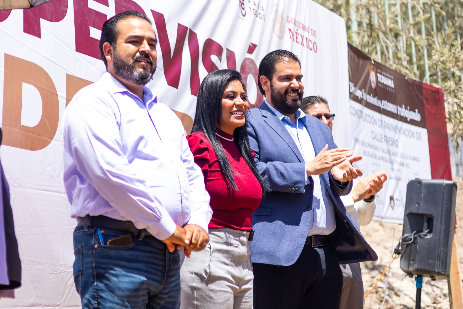 Alcaldesa Montserrat Caballero supervisa obra de pavimentación en el florido