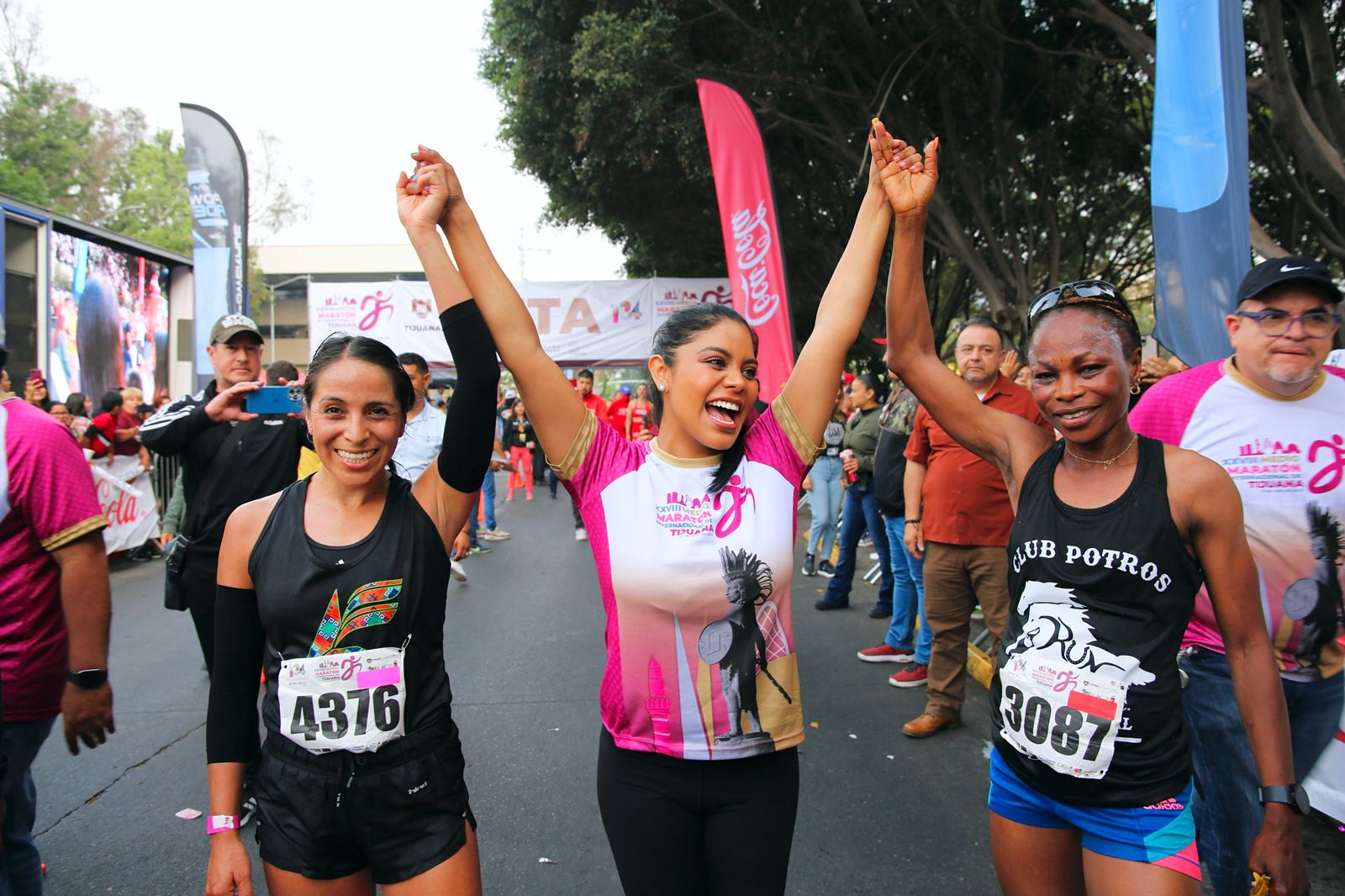 Triunfan Akor y Kenisi en 28 Medio Maratón Internacional de Tijuana