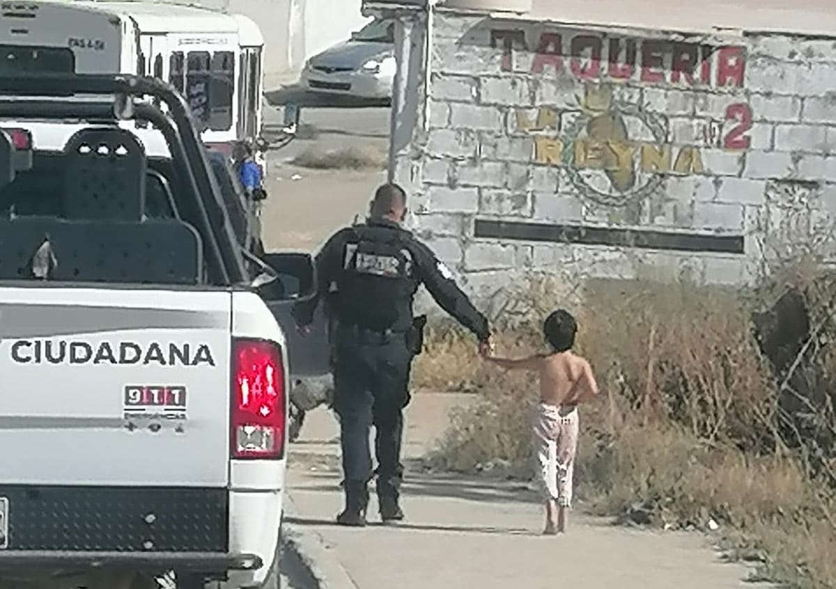 RESCATA FUERZA ESTATAL A NIÑA QUE CAMINABA SOLA EN CALLES DE ENSENADA