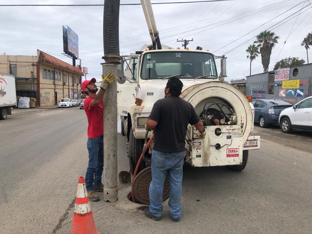 ATIENDE CESPE TRABAJOS EN ALCANTARILLADO SANITARIO AFECTADO POR HILARY