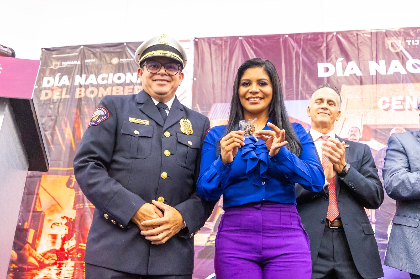 Reconoce alcaldesa a bomberos en su día nacional, héroes urbanos 24/7