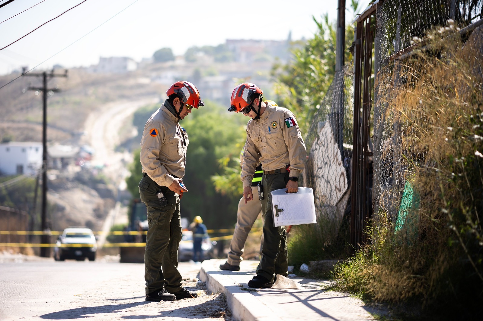 Atiende Ayuntamiento de Tijuana deslizamiento en camino verde con inmediatez