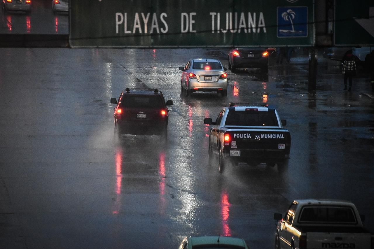 Ayuntamiento de Tijuana destaca compromiso de policías y bomberos durante “Hilary”