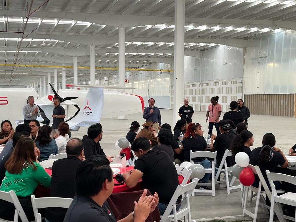 Celebra ICON la Producción de su Avión A-5 número 200 en Tijuana