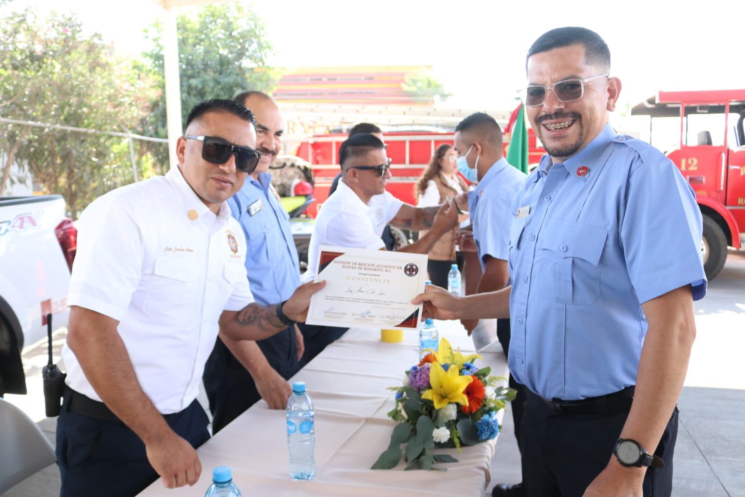 Concluyen 17 jóvenes de  la Primera Generación de Salvavidas capacitación de la Academia de Rescate Acuático Municipal