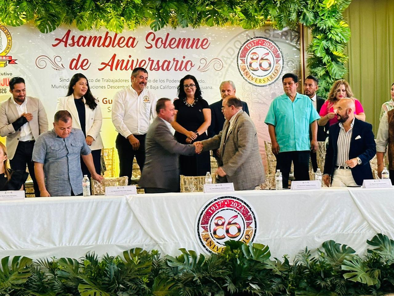 Celebra Ayuntamiento unidad, fraternidad y luchas de líderes sindicales