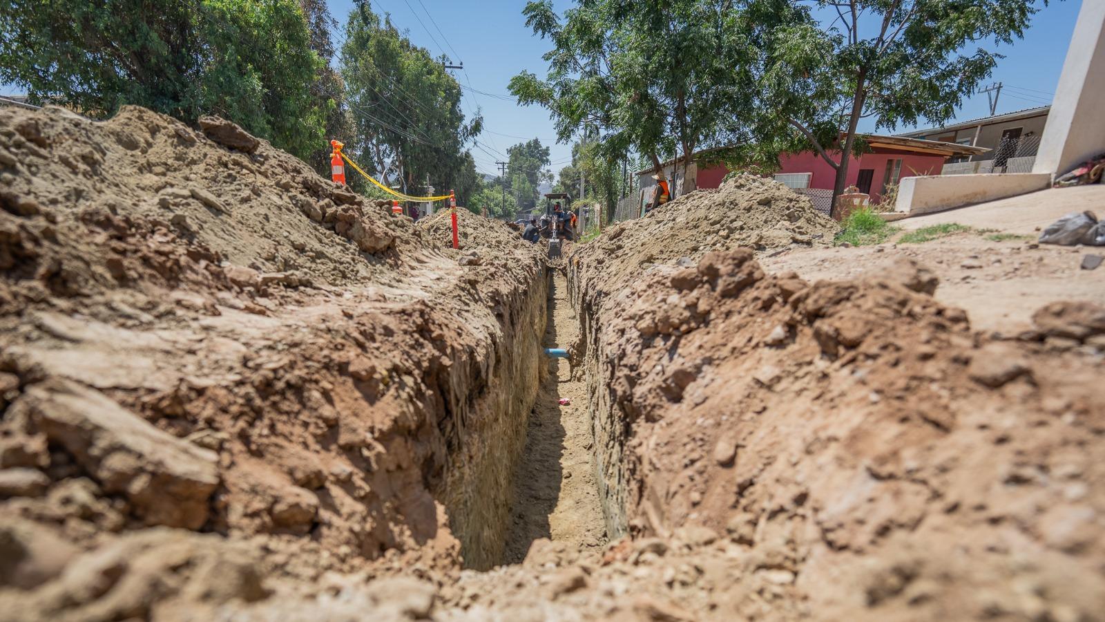 Avanza CESPTE en la construcción de red de alcantarillado sanitario y emisor de aguas residuales en colonia Alfonso Garzón