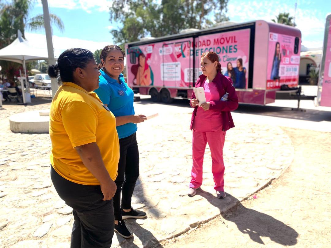 Llevan servicios del módulo rosa móvil a Valle de Guadalupe para la detección oportuna de cáncer en la mujer