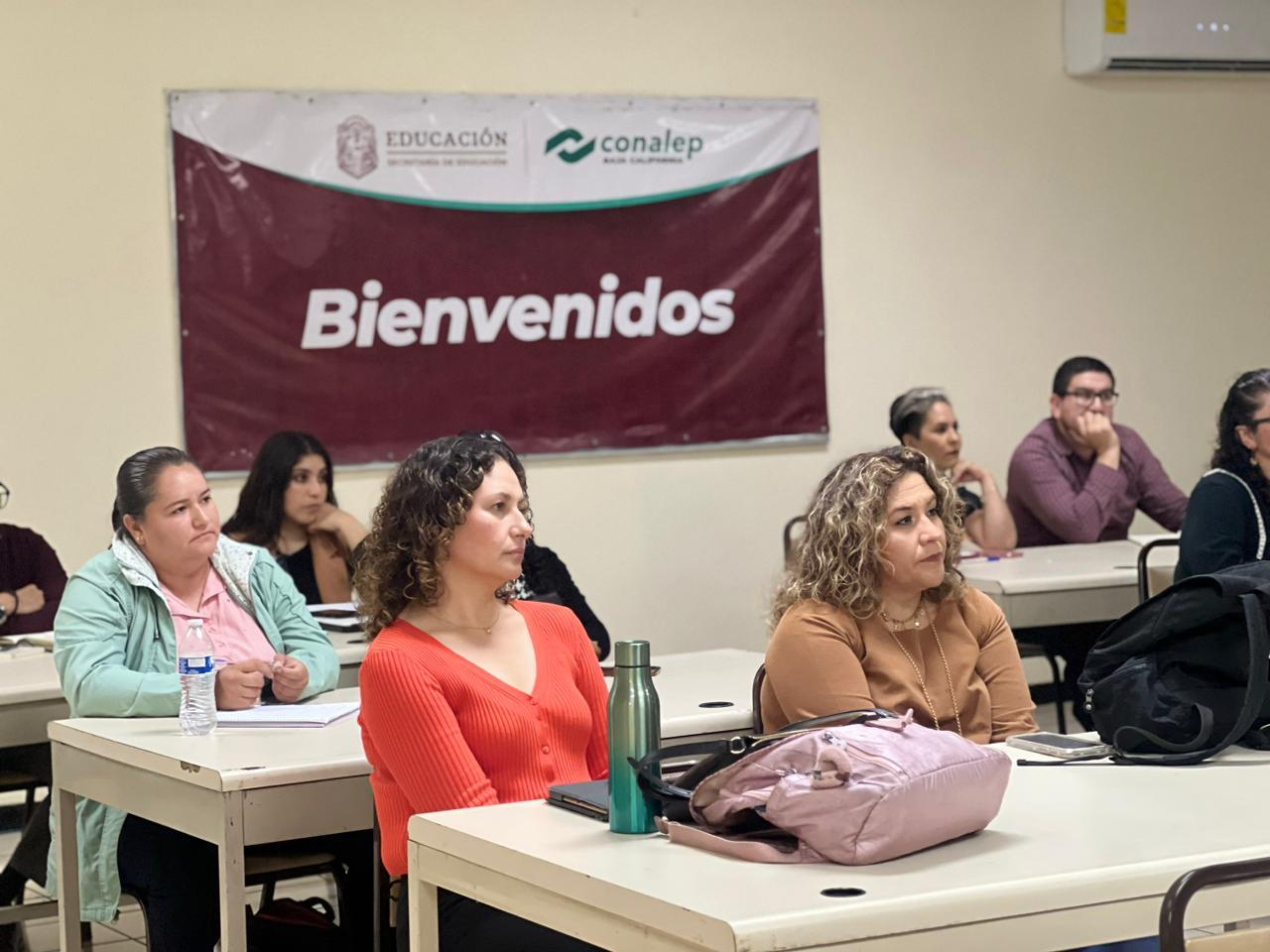 Reciben docentes de CONALEP BC capacitación sobre la utilización de diccionario de español