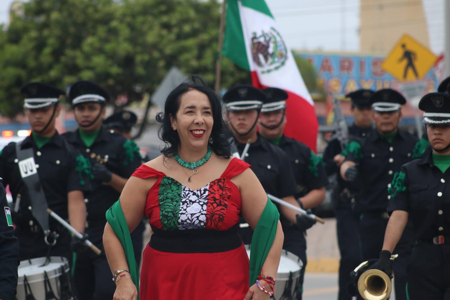 Preside Araceli Brown desfile cívico por Independencia de México