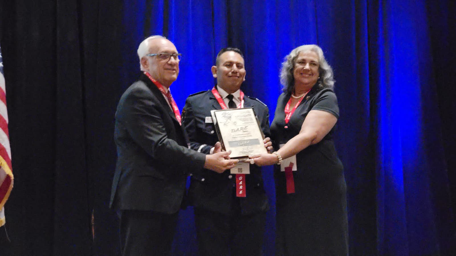 Reconocen a policía de Tijuana como “Instructor D.A.R.E. del año”