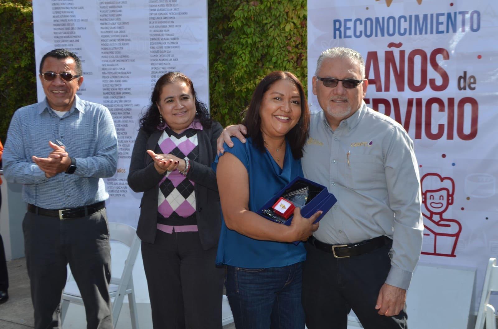 RECONOCE CESPT A SU PERSONAL POR AÑOS DE SERVICIO