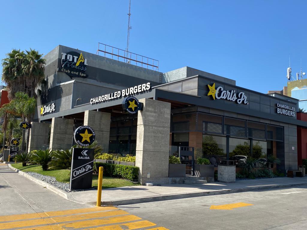 Arranca este martes promoción de 2×1 en hamburguesas de Carls Jr