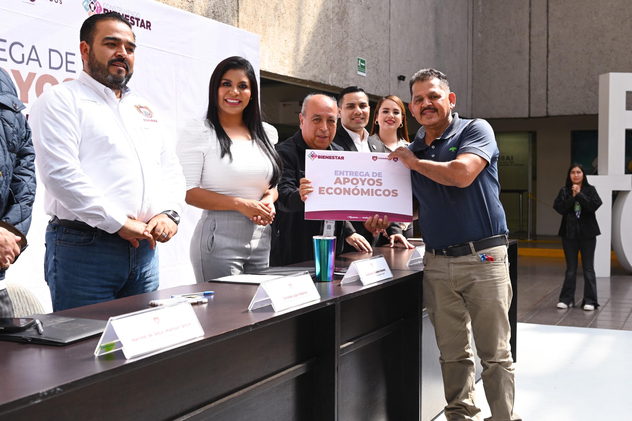 Montserrat Caballero entrega 150 apoyos del programa “Construyendo bienestar”