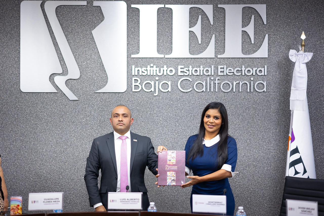 Entrega alcaldesa Montserrat Caballero cuentas claras al instituto estatal electoral de BC