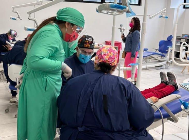 Brindan servicios de salud dental a integrantes del club de niñas y niños de México y del servicio de Oncopediatría del HGT