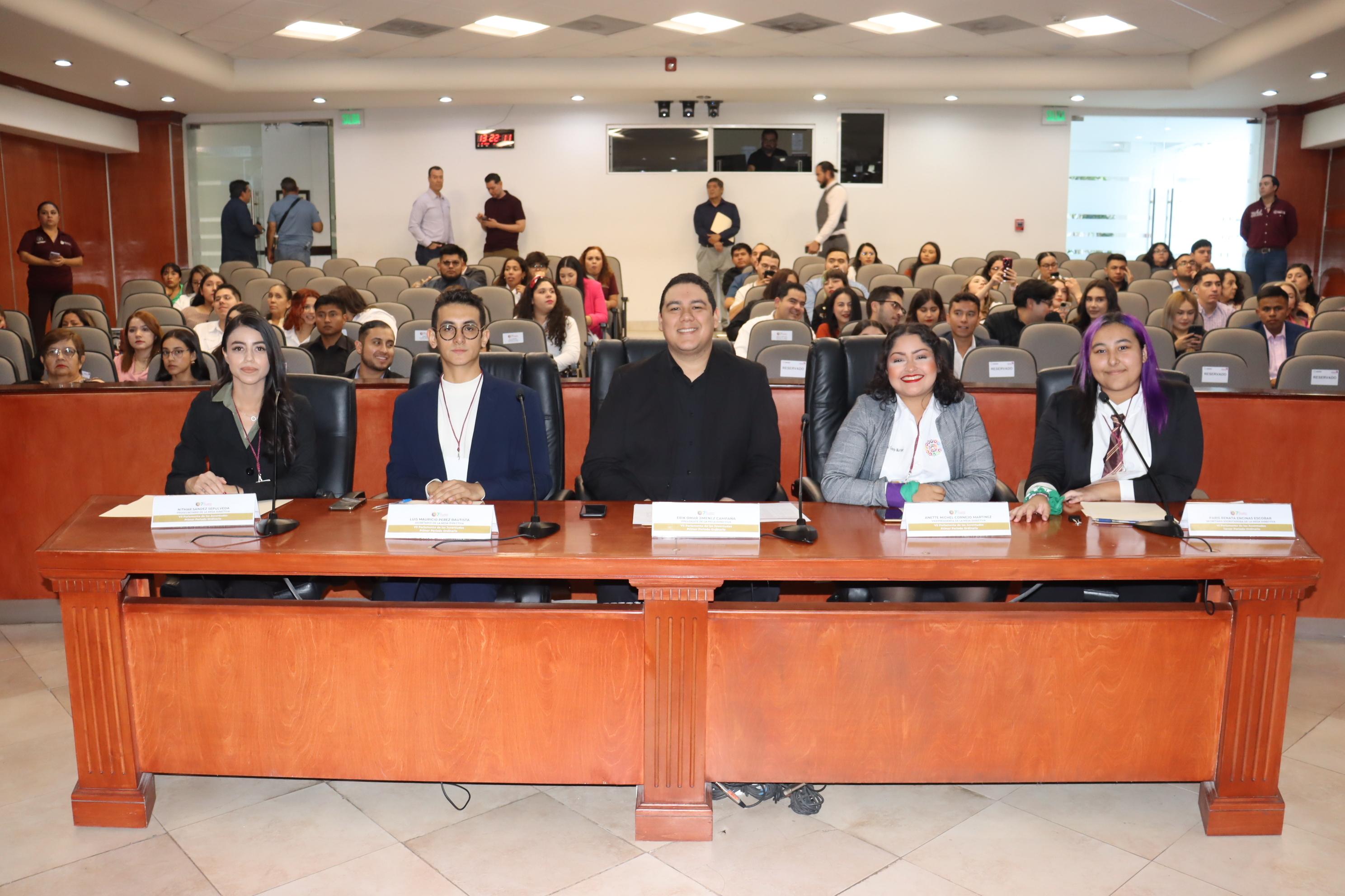 Congreso del Estado toma protesta a integrantes del vii parlamento de las juventudes