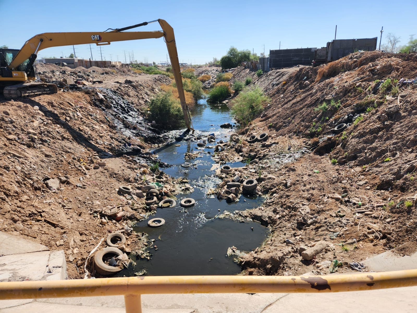 REALIZA CESPM TRABAJOS DE LIMPIEZA Y DESBLOQUEO EN DRENES MEXICALI Y PUEBLA