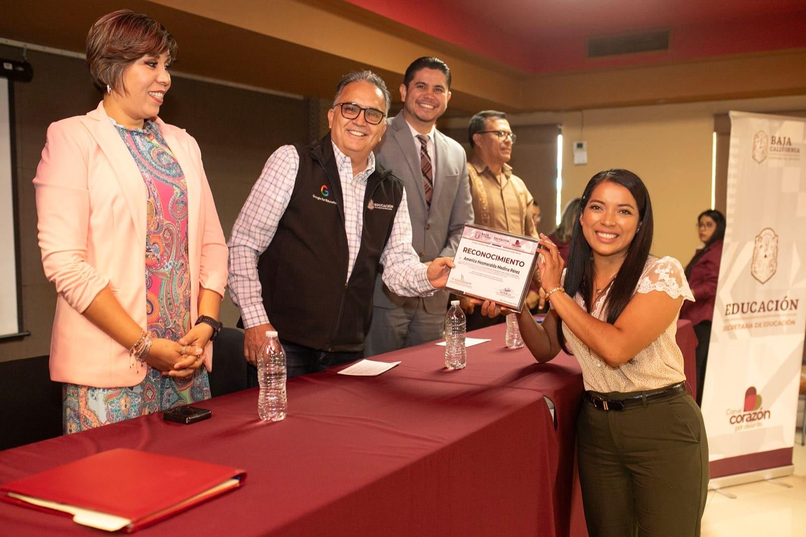 RECONOCE SECRETARÍA DE EDUCACIÓN A DOCENTES DE BAJA CALIFORNIA