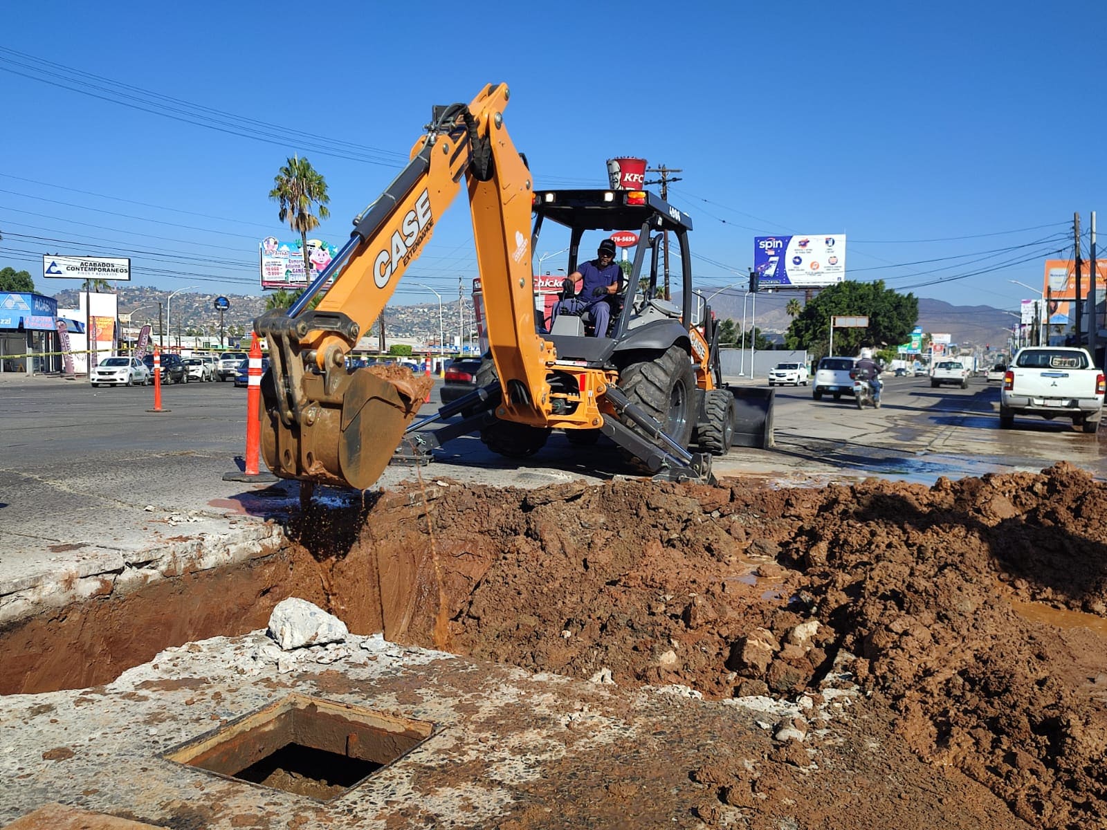 REPARA CESPE RED DE AGUA POTABLE EN AV. REFORMA