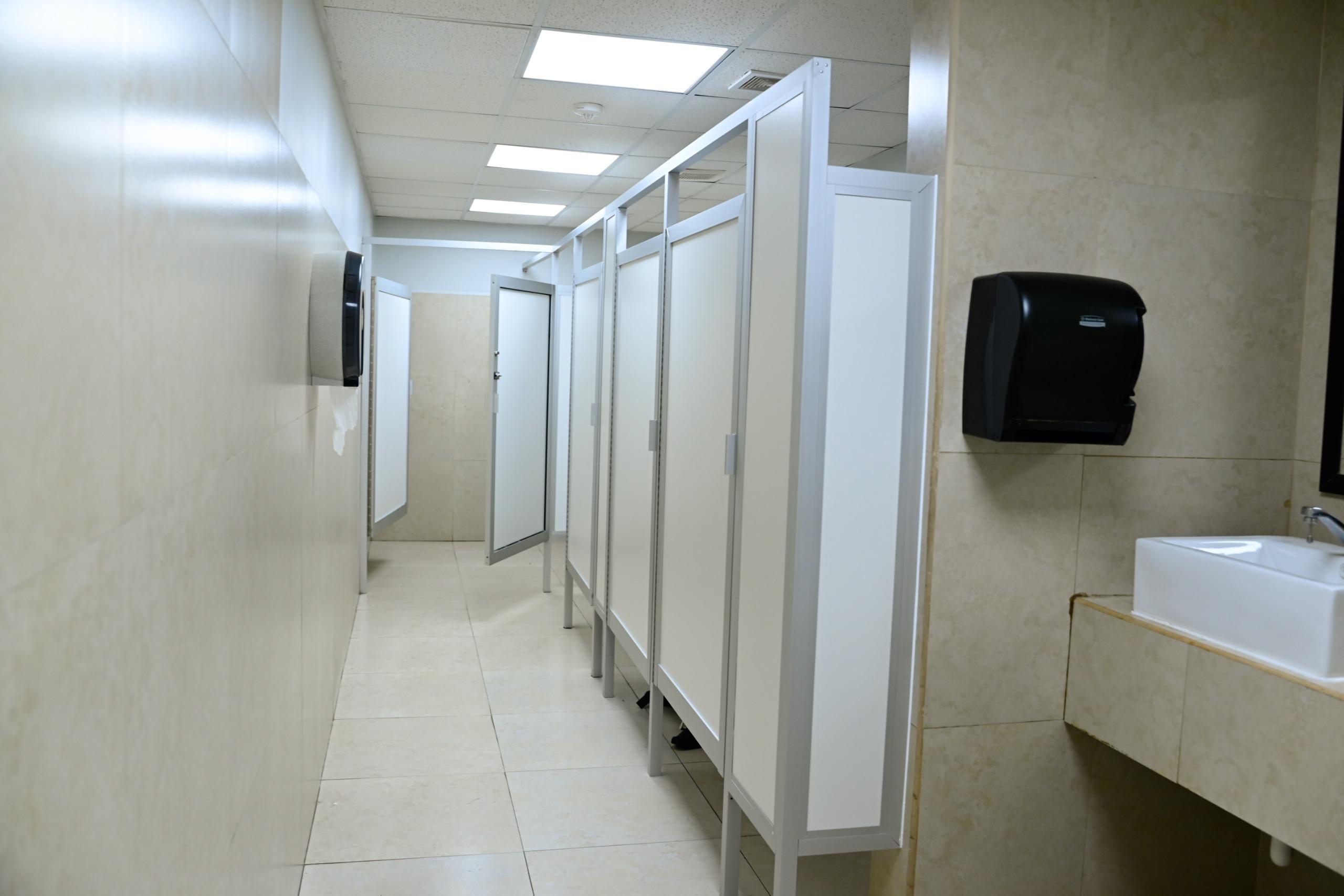 Gobierno de Montserrat Caballero inaugura baño neutro en Palacio Municipal