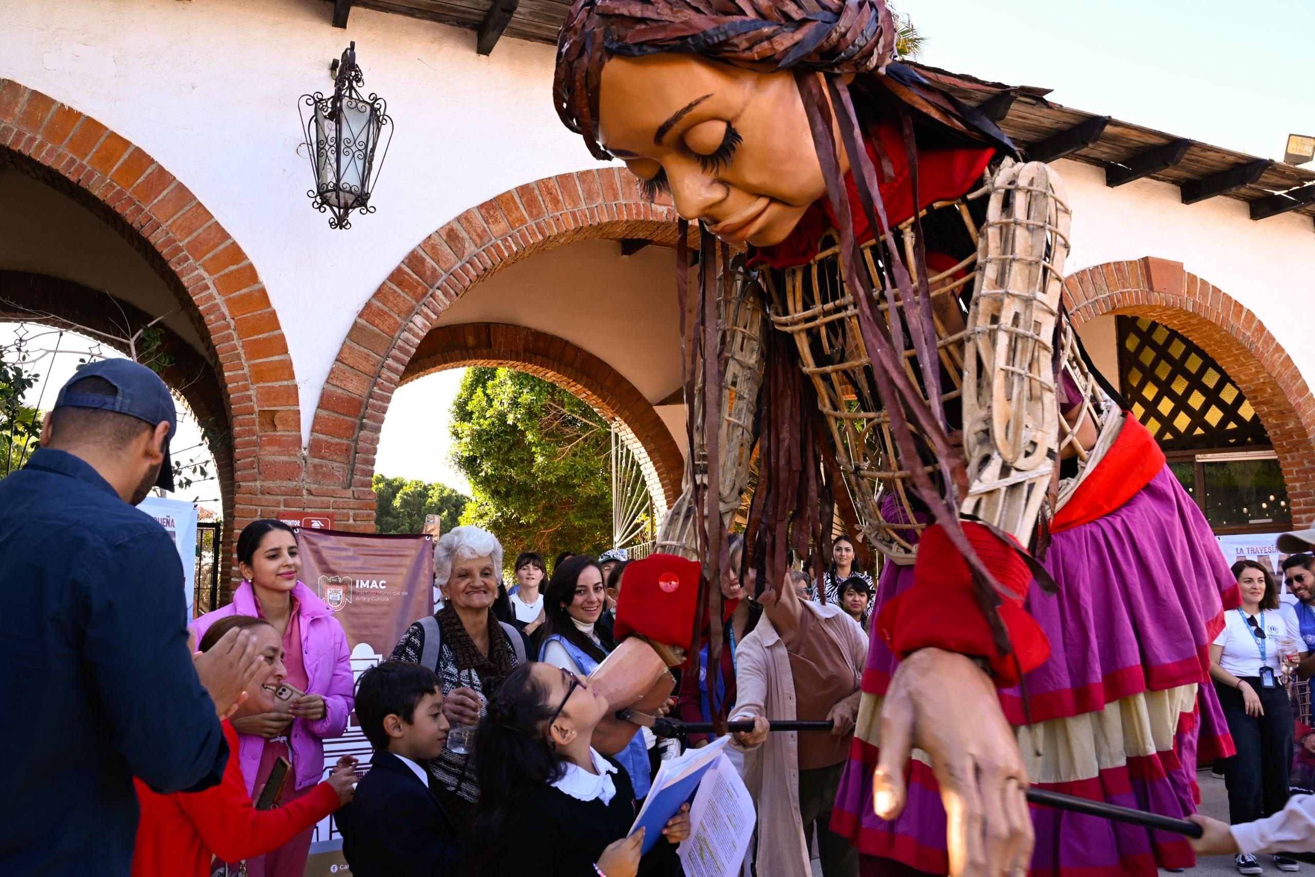 Funcionarios municipales acompañaron a AMAL en recorrido por las tradiciones mexicanas en la casa de la cultura Playas de Tijuana