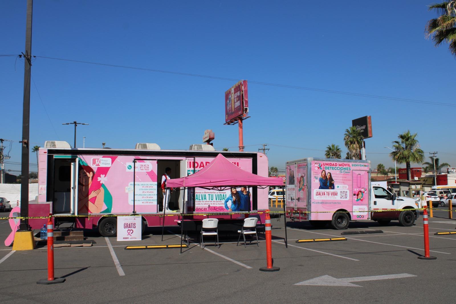 Beneficia secretaría de salud a residentes de zona este y sur de Tijuana en módulo rosa de Plaza Carrusel