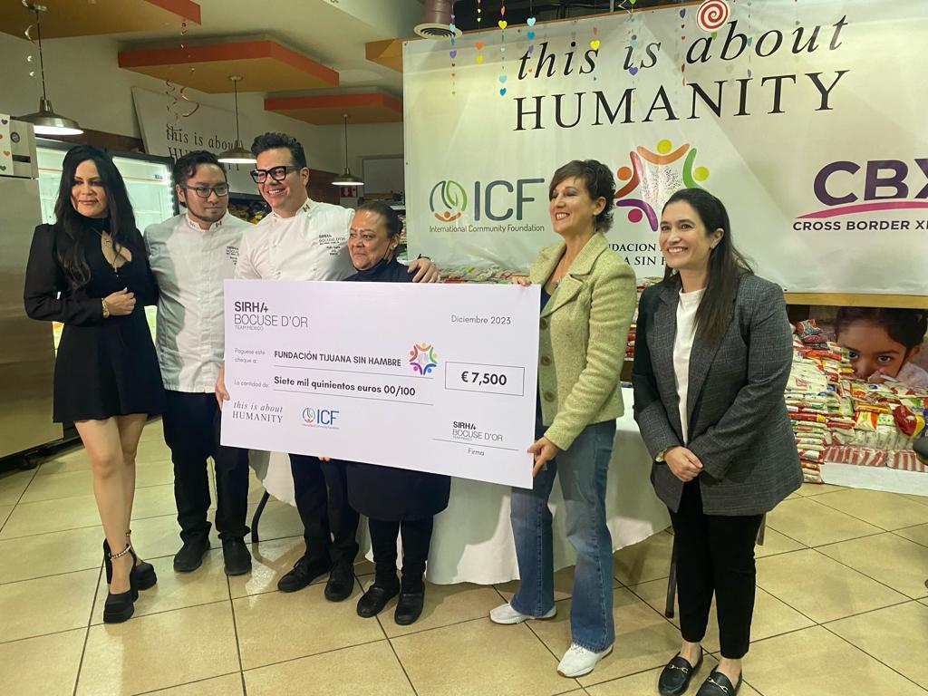 Dona Equipo Mexicano de Chefs Premio al Compromiso Social Ganado en Bocuse d’Or 2023