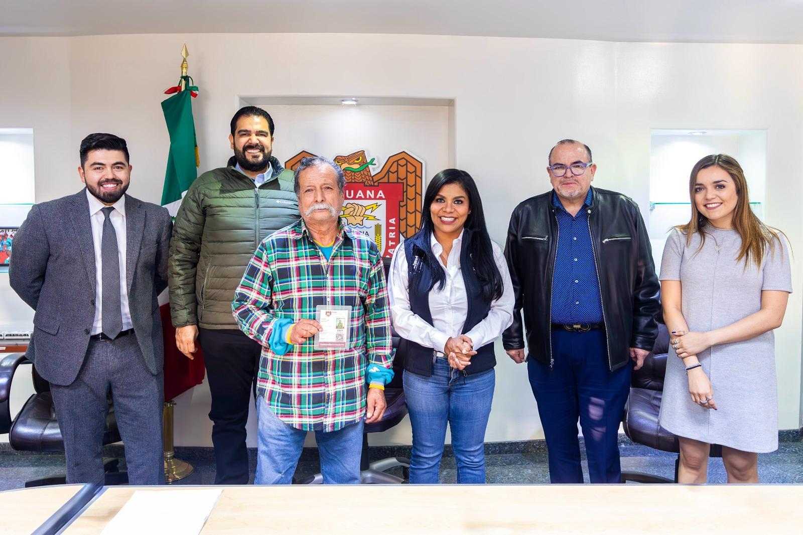 Con entrega de permisos, reitera alcaldesa Montserrat Caballero su compromiso con el sector trabajador de Tijuana