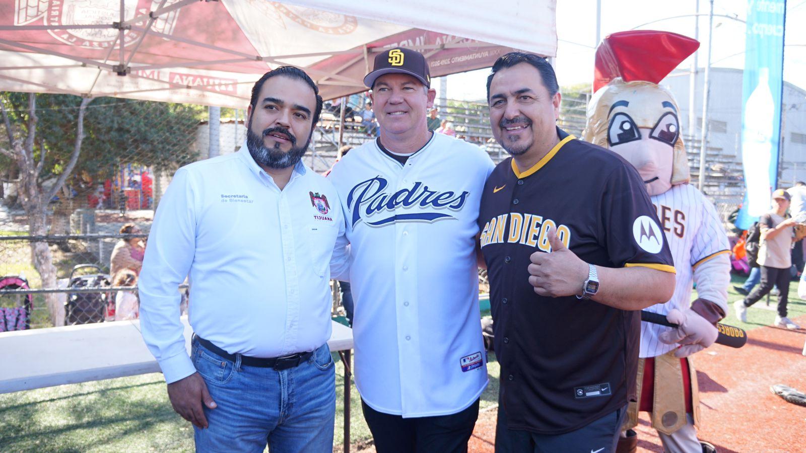 Unen esfuerzos ayuntamiento y padres en clínica de béisbol