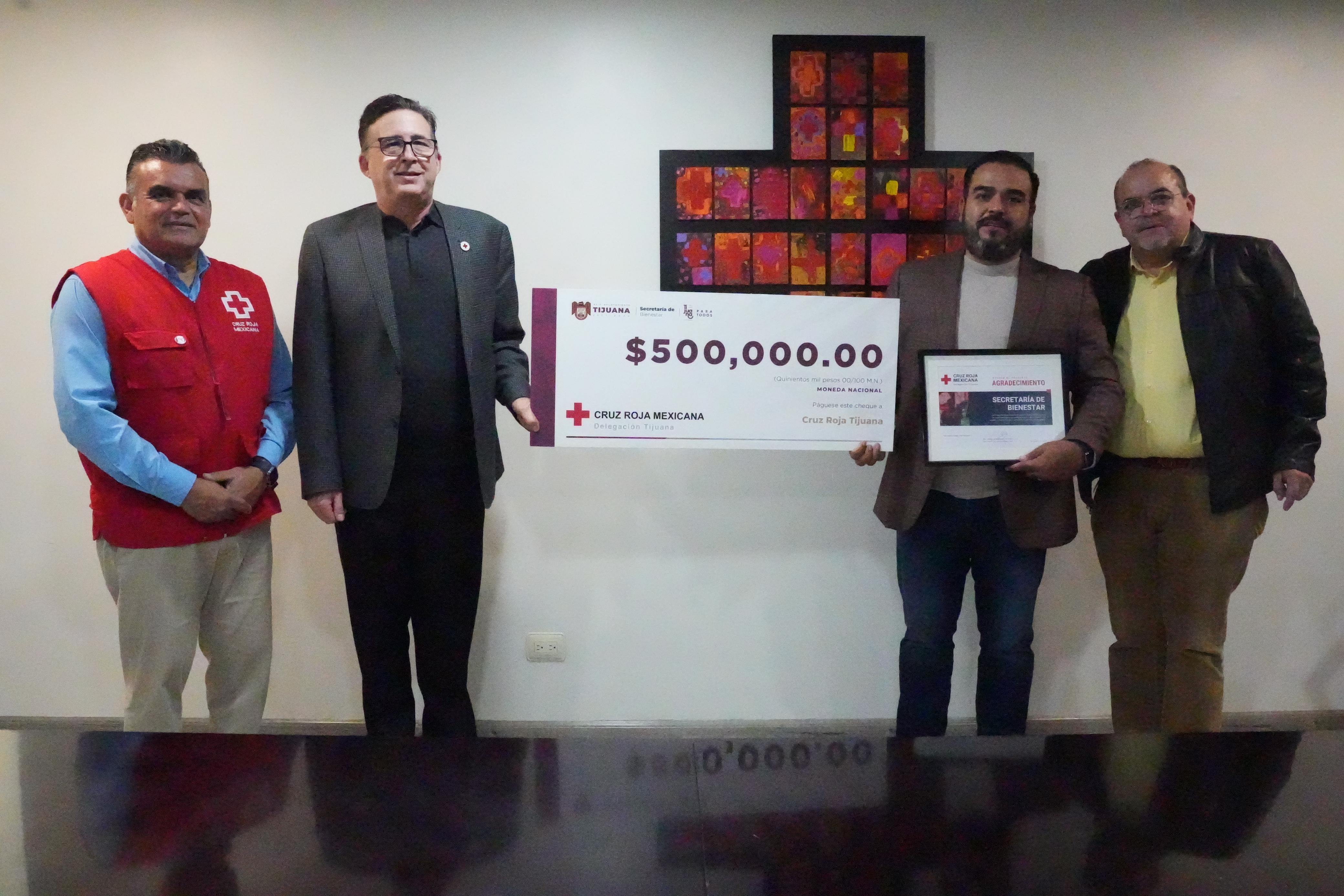 Gobierno de Montserrat Caballero donó en diciembre 500 mil pesos y una ambulancia a cruz roja Tijuana