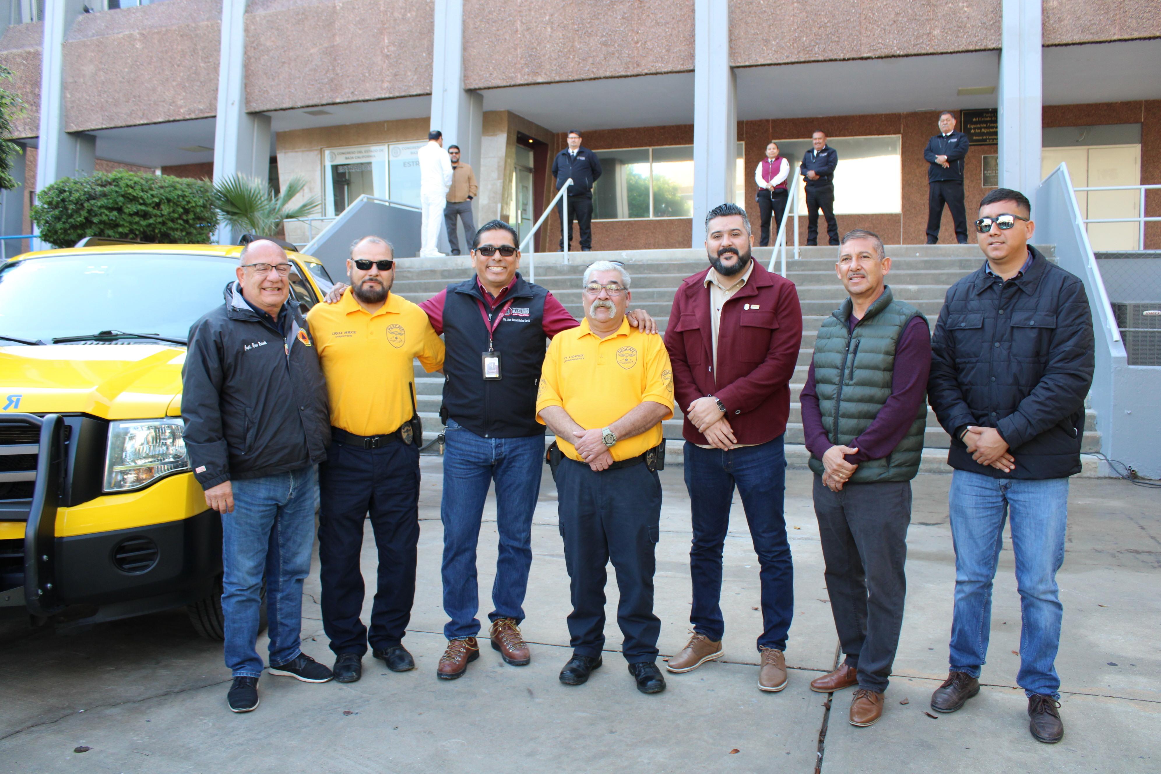 Entrega diputado molina unidad de rescate a grupo aguiluchos A.C.