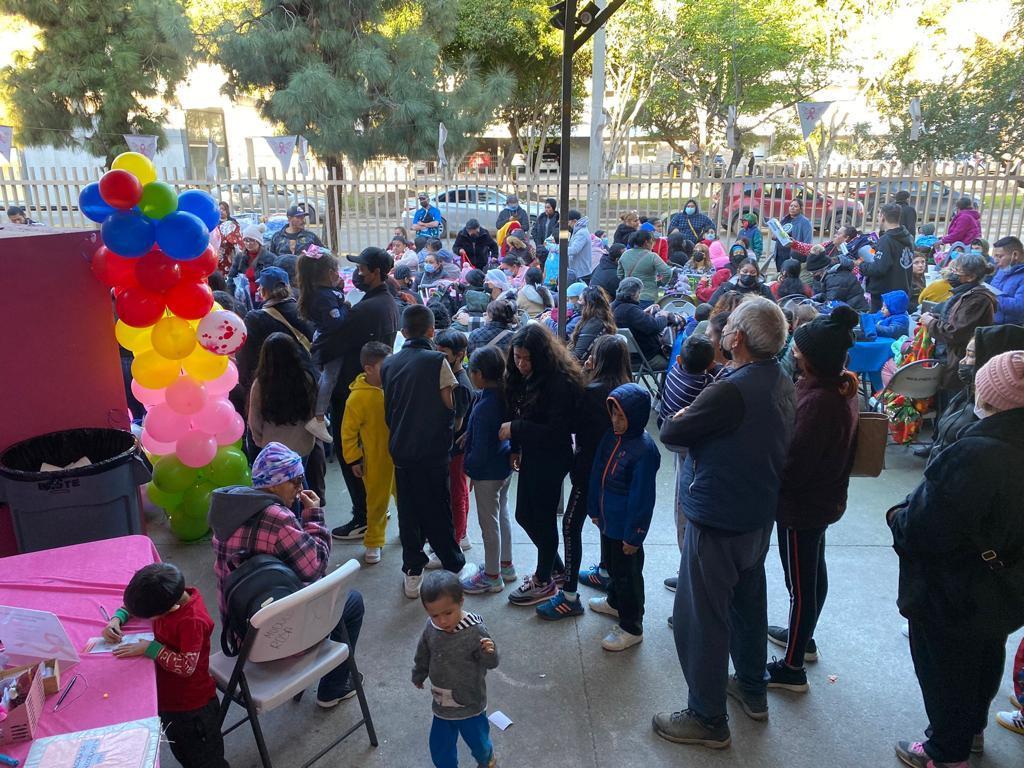 Realizan tradicional convivencia de día de reyes con pacientes del centro oncológico ambulatorio de Tijuana